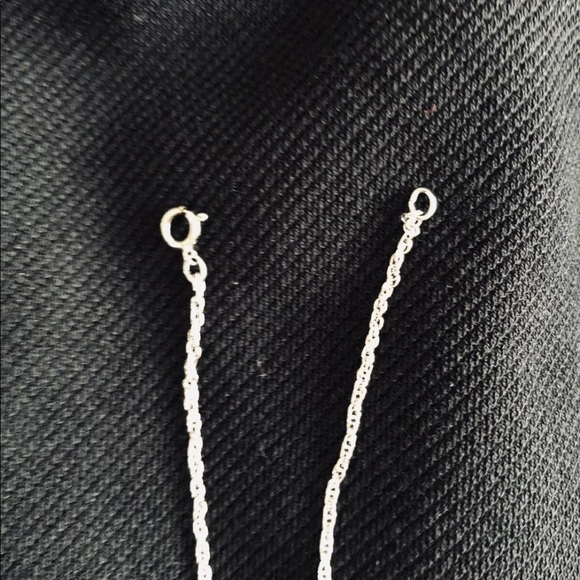 Woman’s cubic circonia circle ⭕️ pendant - Picture 3 of 3